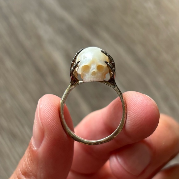 Pearl Skull Ring with box and bracelet - Picture 2 of 14
